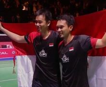 Hasil Kejuaraan Dunia 2019 - Momen Salah Satu Personel Duo Menara China Merajuk di Podium Juara Ahsan/Hendra