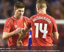 Momen Pertama Ketika Steven Gerrard Bertemu Penerusnya di Liverpool