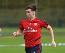 Kieran Tierney Buat Shkodran Mustafi Kian Menderita di Arsenal