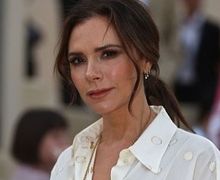 Victoria Beckham Tunjukkan Tingkah Nyeleneh Saat Kunjungi Sebuah Tempat Makan