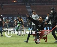 Laga Persebaya Surabaya Vs PSM Makassar Batal Digelar di GBT