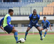 Persib Bandung Raih Hasil Maksimal, Victor Igbonefo Tetap Jaga Konsentrasi