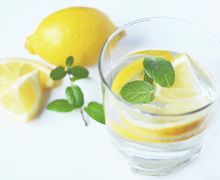 Berat Badan Bertambah Saat WFH? Air Lemon Bisa Jadi Solusinya