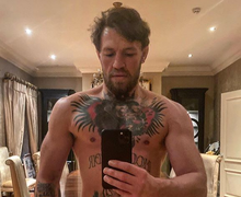 Gak Ada Akhlak, Conor McGregor Pamer Kelamin ke Mama Muda di Toilet!