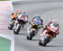 VIDEO - Insiden Terbakarnya Motor Rival Pembalap Indonesia di Moto2 Catalunya 2020