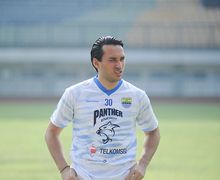 Final Piala Menpora 2021 - Ezra Walian Akui Persib Tak Bermain dengan Baik