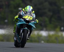 Momen Valentino Rossi Memungut Ponsel Jurnalis di MotoGP Perancis