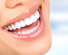 Mudah! Ini 4 Cara Memutihkan Gigi yang Bisa Kamu Coba di Rumah