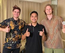 Indonesia Masters 2021 - Dapat Kado Spesial Dari Pendukung Indonesia, Rekan Axelsen Terharu!
