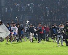 Kronologi Pelepasan Gas Air Mata Versi Polisi, Diawali Serangan Suporter Arema FC