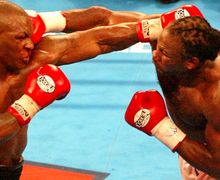 Sejarah Hari Ini, Hook Kanan Lennox Lewis Hancurkan Tubuh Mike Tyson