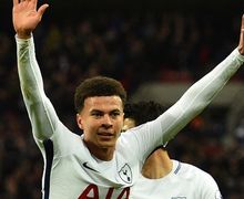 Dirumorkan Minta Balikan Sama Mantan, Dele Alli Kini Terciduk Ngobrol Bareng Wanita Misterius di Depan Hotel