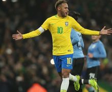 VIDEO - Hebohnya Neymar dan Dani Alves Saat Diganggu Serangga di Lapangan