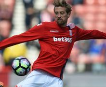 Peter Crouch Mendapat Ancaman Besar Jika Mencetak Gol saat Melawan Liverpool