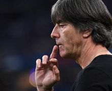 Di Tengah Momen Kekalahan Jerman, Pelatih Joachim Low Tertangkap Basah Lakukan Hal Nyeleneh