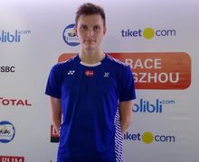 Bukan Nyaris, Viktor Axelsen Nyata Lempar Raket di Depan Wasit Final Spain Masters 2020