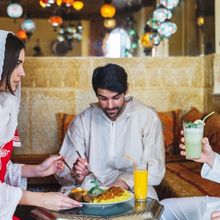 Tips Menata Ruang Makan untuk Acara Buka Puasa Bersama, Ciptakan Suasana Ramah dan Hangat