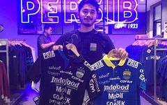 Bobotoh Ini Borong Tiga Jersey Persib Musim 2019, Ini Alasannya