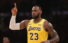 LeBron James Ucapkan Terima Kasih ke Petugas Kesehatan yang Tangani Pasien Corona