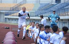 Ramai Soal Atlet Makan Sembarangan, Pelatih Persib Angkat Bicara