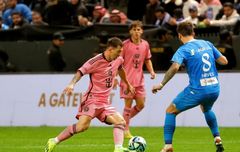 Messi Dibujuk untuk Main di Tempat yang Dibencinya