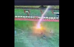 Viral Video Pesepak Bola Tersambar Petir di Stadion Siliwangi, Korban Tewas dengan Tubuh Meleleh