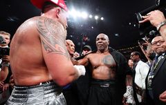 Tinju Dunia - Kata Pertama Mike Tyson Setelah Tahan 8 Ronde dan Kalah Angka dari Jake Paul