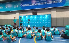 75 Anak-anak Antusias Ikuti Coaching Clinic Bersama Harlem Globtrotters di Jakarta