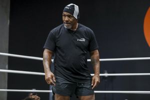 Tinju Dunia - Pembuktian Mike Tyson di Usia Senja Lawan Youtuber, Pelatih Tak Punya Firasat Buruk