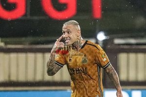 Pesona Bintang Tim Degradasi - Radja Nainggolan, Eks Dortmund hingga Striker Timnas Indonesia Dilirik Klub Liga 1