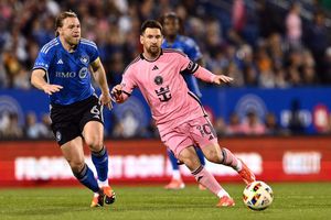 Lutut Dihantam Keras, Messi sampai Kesusahan Gerak dan Tak Bisa Main