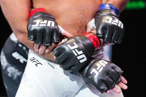 UFC 302 - Adu Kesaktian Islam Makhachev vs Dustin Poirier dengan Sarung Tangan Baru