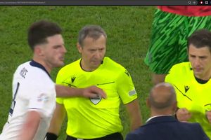 EURO 2024 - Declan Rice Sempat Ribut dengan Pelatih Slowakia, Sebut Botak sampai Dilerai 2 Pemain