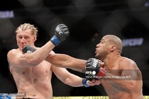 Hasil UFC 310 - Penjaga Sabuk Jon Jones Disoraki Setelah Keluar Oktagon Duluan, Ciryl Gane Kalahkan Alexander Volkov