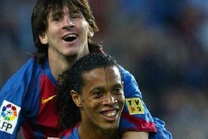Ronaldinho pensiun