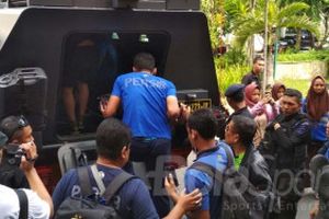 Persija Vs Persib Proses Penjemputan Tim Persib Bandung Menuju Hotel Sempat Diwarnai Ketegangan Halaman 63 Bolasport Com