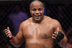 Padahal Gak Punya Skill Ini, Daniel Cormier Terkejut Alex Pereira Bisa Sukses