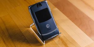 Motorola Razr V3 Hape Lipat Legendaris Paling Keren Di Jamannya Semua Halaman Nextren Grid Id