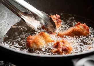 Gorengan Terus! Simak 5 Tips Hemat Minyak Goreng Saat Masak Dibulan Puasa