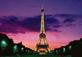 Jangan Memotret Menara Eiffel di Malam Hari, Ternyata Ini Sebabnya