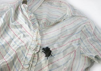 Kesal Kerah dan Ketiak Baju Menguning? Cuma Taburi Baking Soda Ternyata Ampuh Bersihkan Pakaian Dalam Sekejap! Dijamin Seperti Baru Lagi