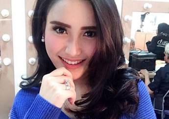 Foto Bareng Jessica Iskandar dan Vega, Warganet Mengomentasi Dress Ayu Ting Ting