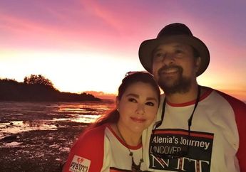 Batal Menikah dengan Pangeran Cendana, Artis Cantik Ini Justru Kecantol Anak Papua Ganteng. Lihat Foto-foto Mesra Mereka di Penjuru Nusantara!