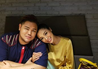 Dianggap Hero Usai Labrak Deddy Corbuzier, Ivan Gunawan Malah Kepergok Pegang-pegang Pria Ini di Dalam Toilet, Lihat Fotonya