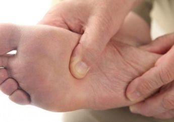 Nyeri Mulai dari Jempol Hingga Sendi Kaki dan Lutut Termasuk Gejala Asam Urat di Kaki