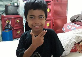 Bikin Haru, Bocah Ini Naik KRL Parung-Jakarta Sendirian Demi Sekolah
