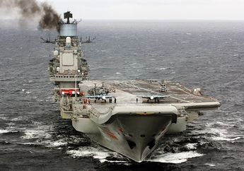 Dicap Bobrok dan Sering Mogok, Kapal Induk Admiral Kuznetsov yang ke Mana Saja Harus Didampingi Tug Boat