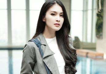 Tampil Kece Bak ABG, Sandal yang Dipakai Sandra Dewi Justru Menarik Perhatian!