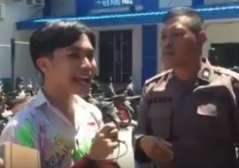 Dihukum Baca Pancasila, Sepatu Pelajar SMA di Makassar ini Bikin Salah Fokus