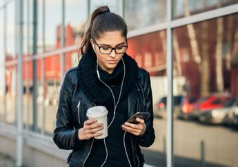 4 Akibat Terlalu Sering Menggunakan Earphone, Bisa Merusak Otak!